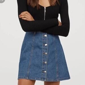 H&M Divided Medium Wash Blue Denim Button Down Jean Mini Skirt Women's Size 2